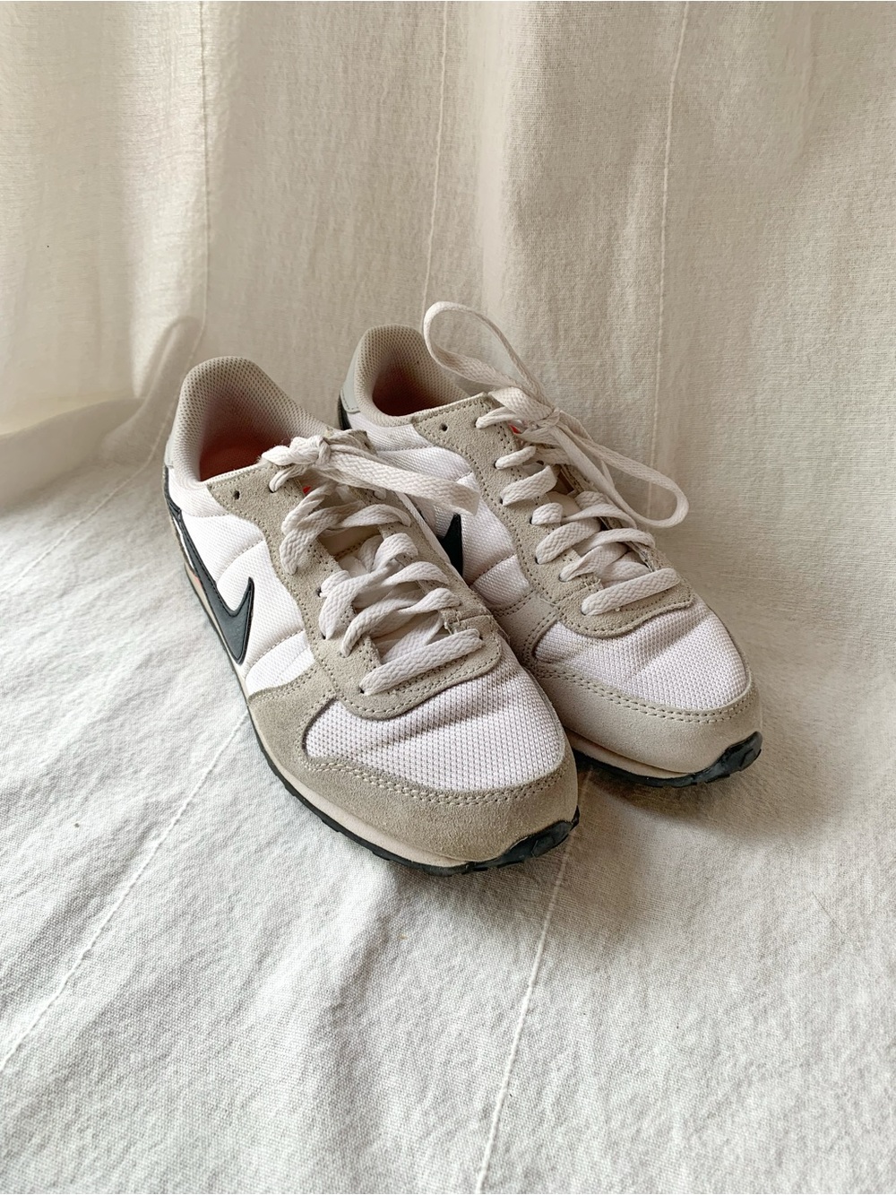 Nike Retro Sneakers Women's Size 7 - Picture 2 of 7